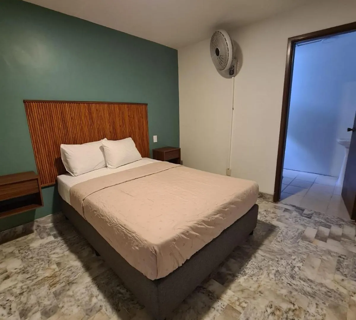 فندق Estancia Monraz غوادالاجارا